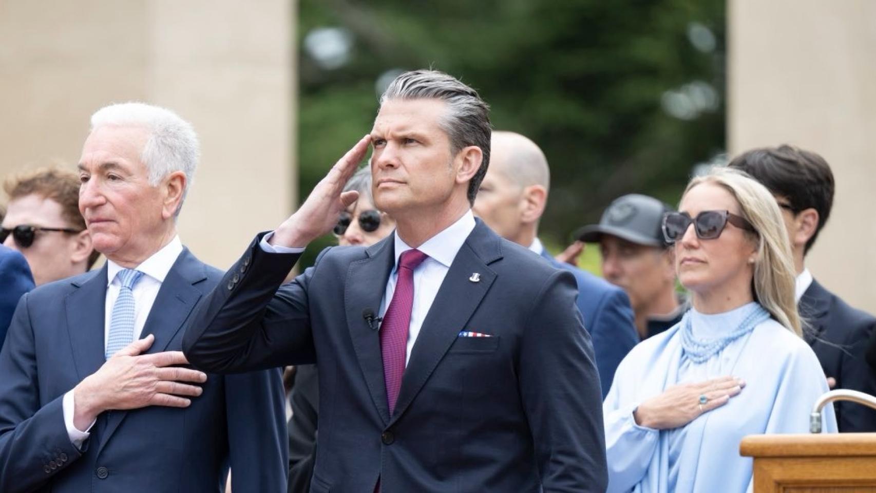 Hegseth ataca a sus aliados europeos al conmemorar el Día D: "Ahora las ideologías peligrosas invaden sus playas"