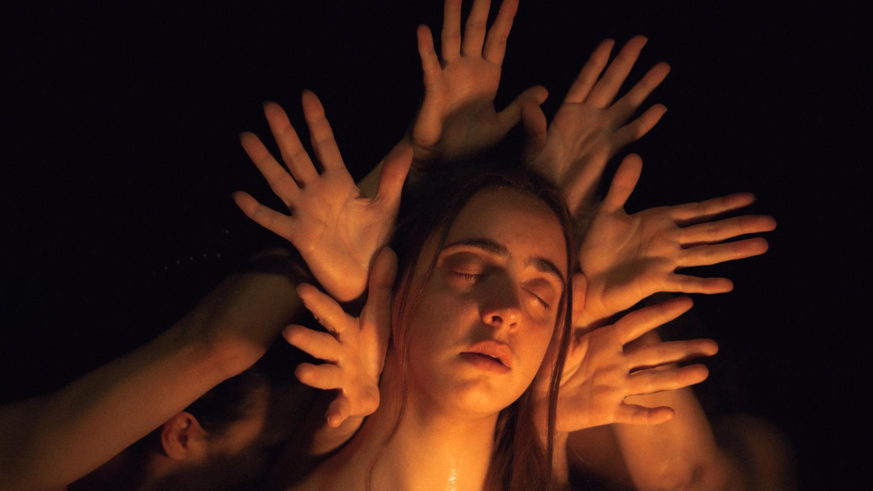 Willem Dafoe apuesta por el cuerpo y el silencio en su último año al frente de la Bienal de Venecia de Teatro