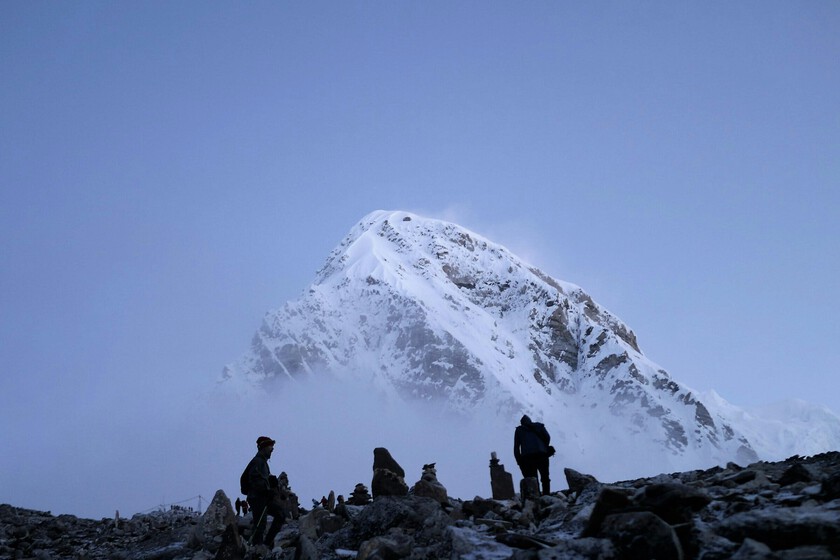 En 1852 unos topógrafos concluyeron que el Everest medía justo 29.000 pies. Les pareció tan poco creíble que le añadieron dos pies