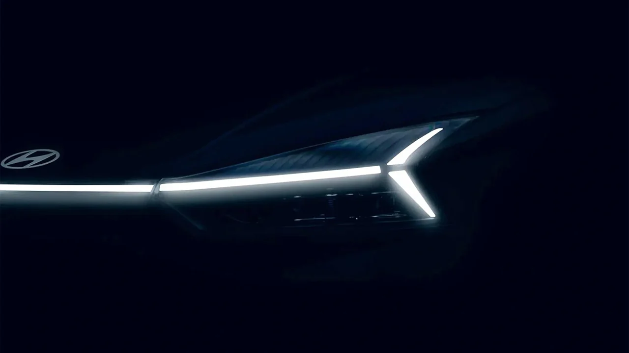 El nuevo Hyundai i20 2027 ya asoma con esta primera pista de su diseño, y cambia más de lo esperado