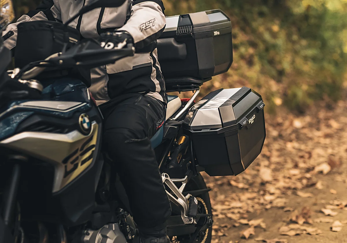 SHAD presenta la nueva TR27, una maleta lateral diseñada para combinar carretera y aventura