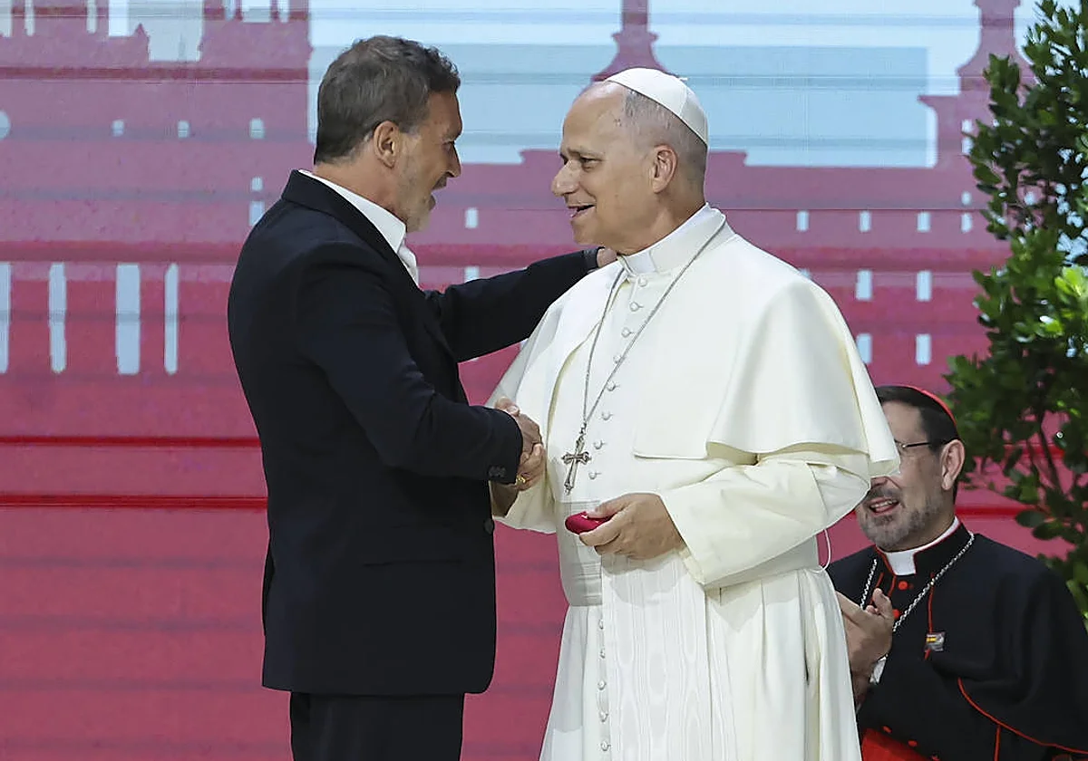 Antonio Banderas invoca ante el Papa la Semana Santa de Málaga y el origen del «hechizo de Dios»