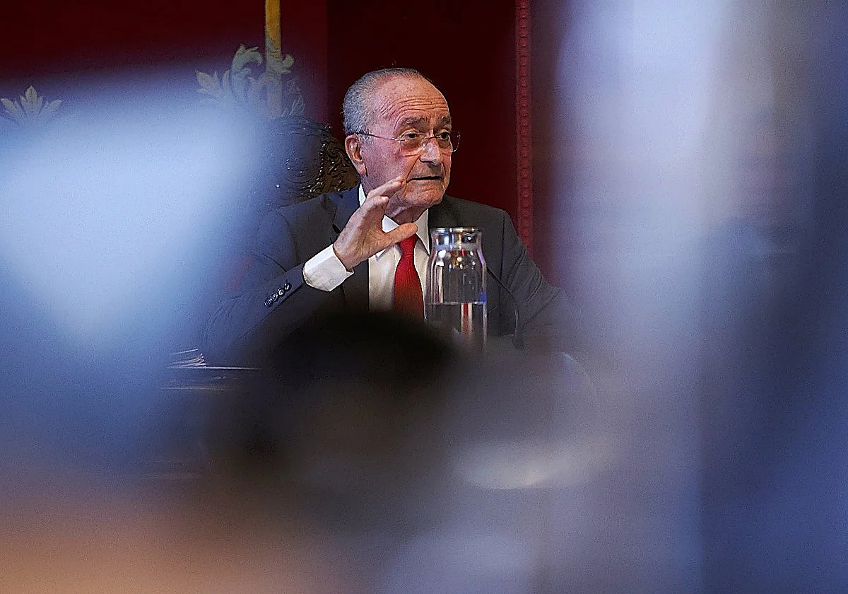 Paco de la Torre sale al quite: «No admito que descalifique al grupo popular»