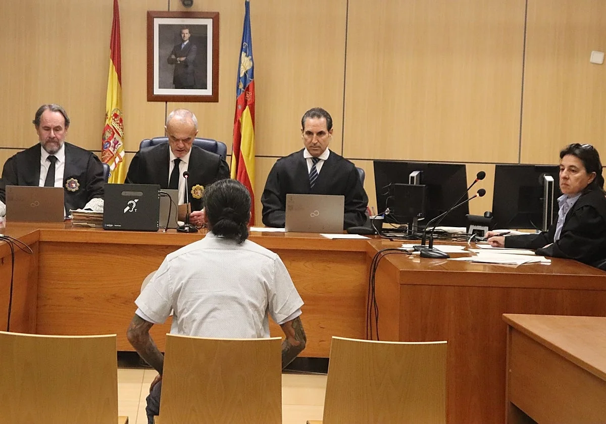 Absuelto de violar a un transexual al perder el preservativo durante el coito
