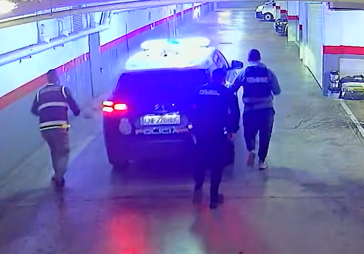 Maniatan a punta de pistola a un hombre que custodiaba dos toneladas de hachís en Benalmádena para robárselas