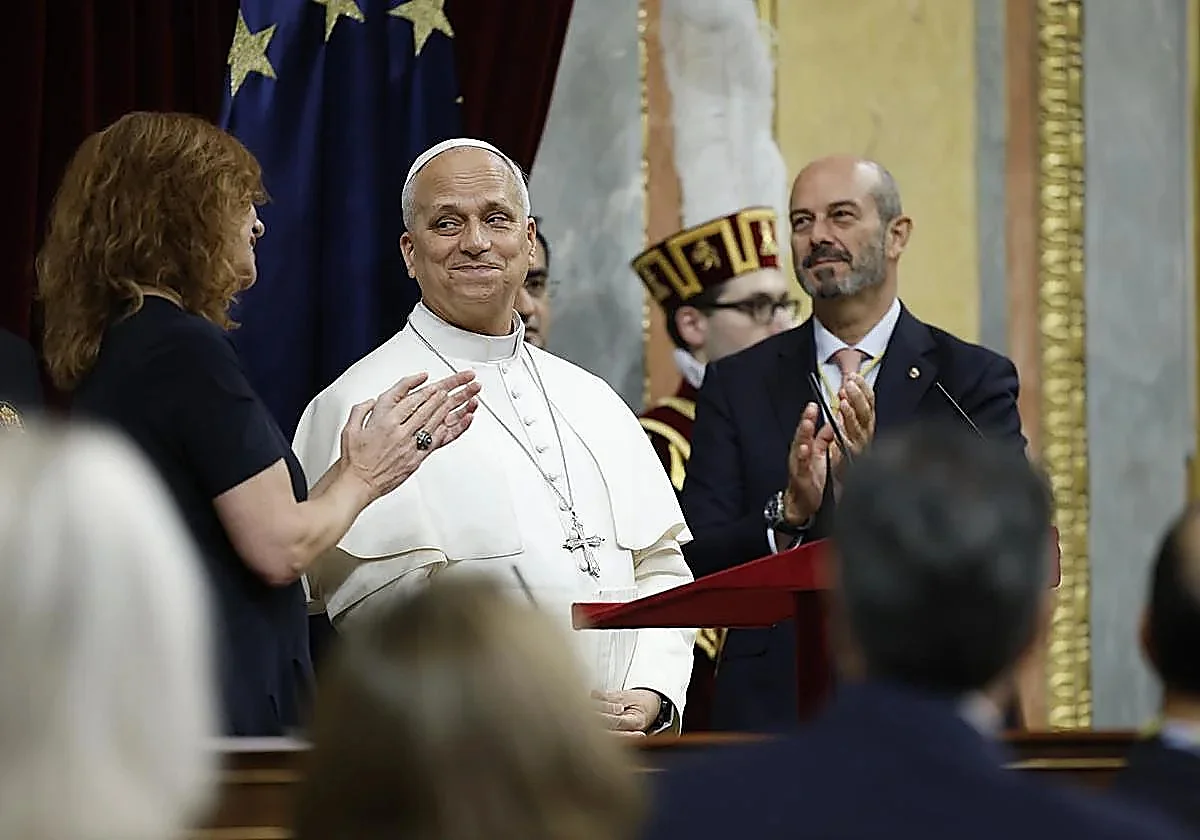 Pope Leo XIV receives seven-minute standing ovation following his speech in the lower house