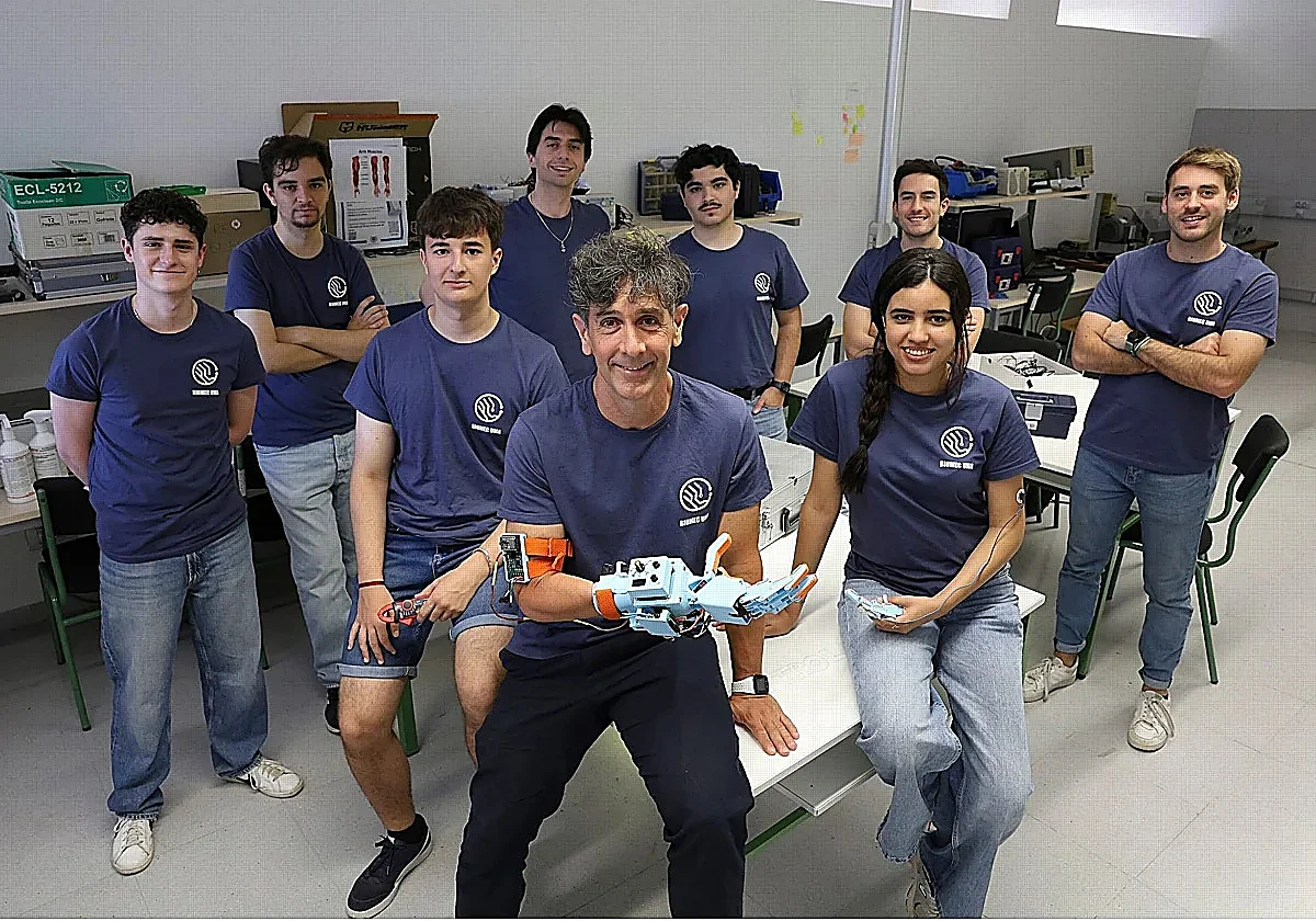 Talented Malaga University students design hand prosthesis