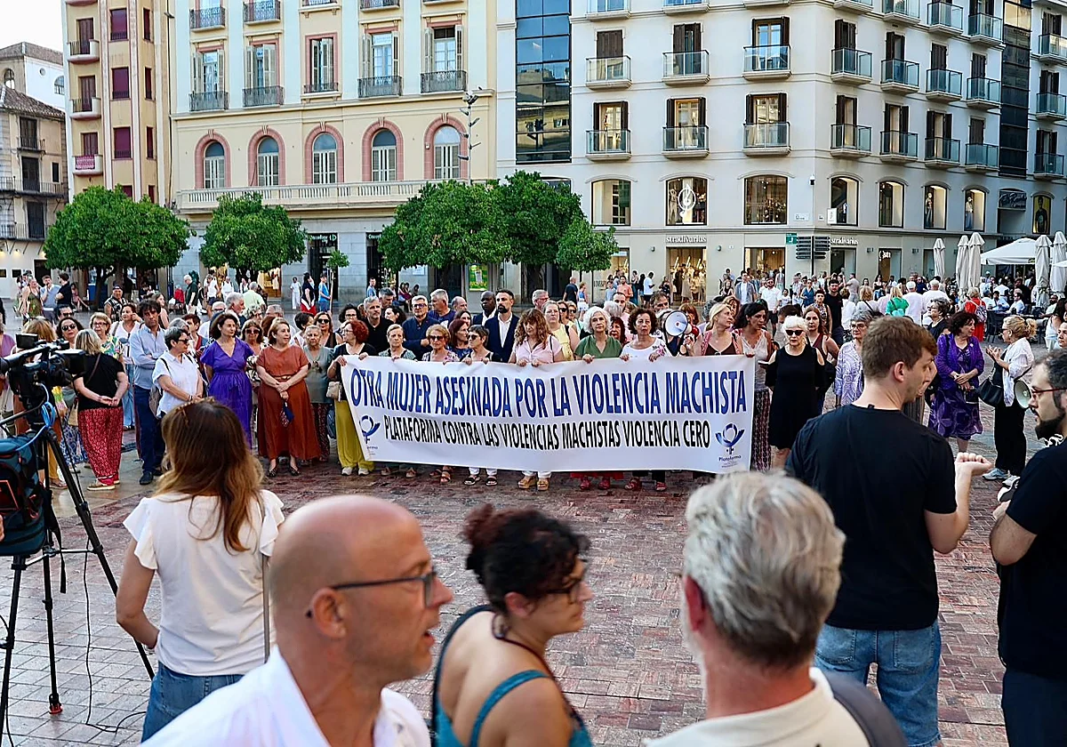 Concentración en repulsa del último asesinato machista en Málaga: «No queremos minutos de silencio, sino políticas firmes»