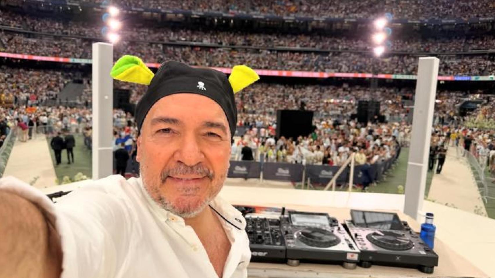 DJ Pulpo, el rey de la fiesta del Papa en el Bernabéu: de no querer pinchar para Podemos a encandilar a Esperanza Aguirre