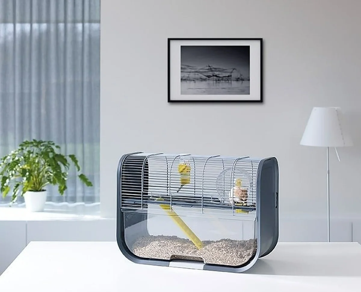 Esta jaula para hámster es amplia, práctica y perfecta para tener a tu mascota bajo control