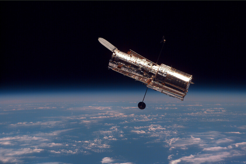 El Hubble se está cayendo poco a poco, pero la NASA no sabe si vale la pena rescatarlo