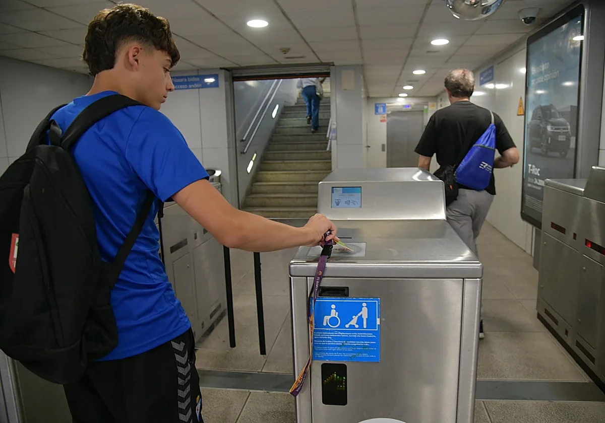 El Gobierno renueva el programa Verano Joven con descuentos de hasta el 90% para viajes en autobús y tren