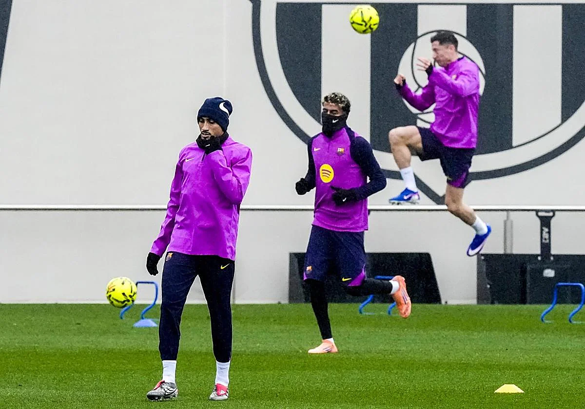 El Barça visita La Cerámica sin su escultor