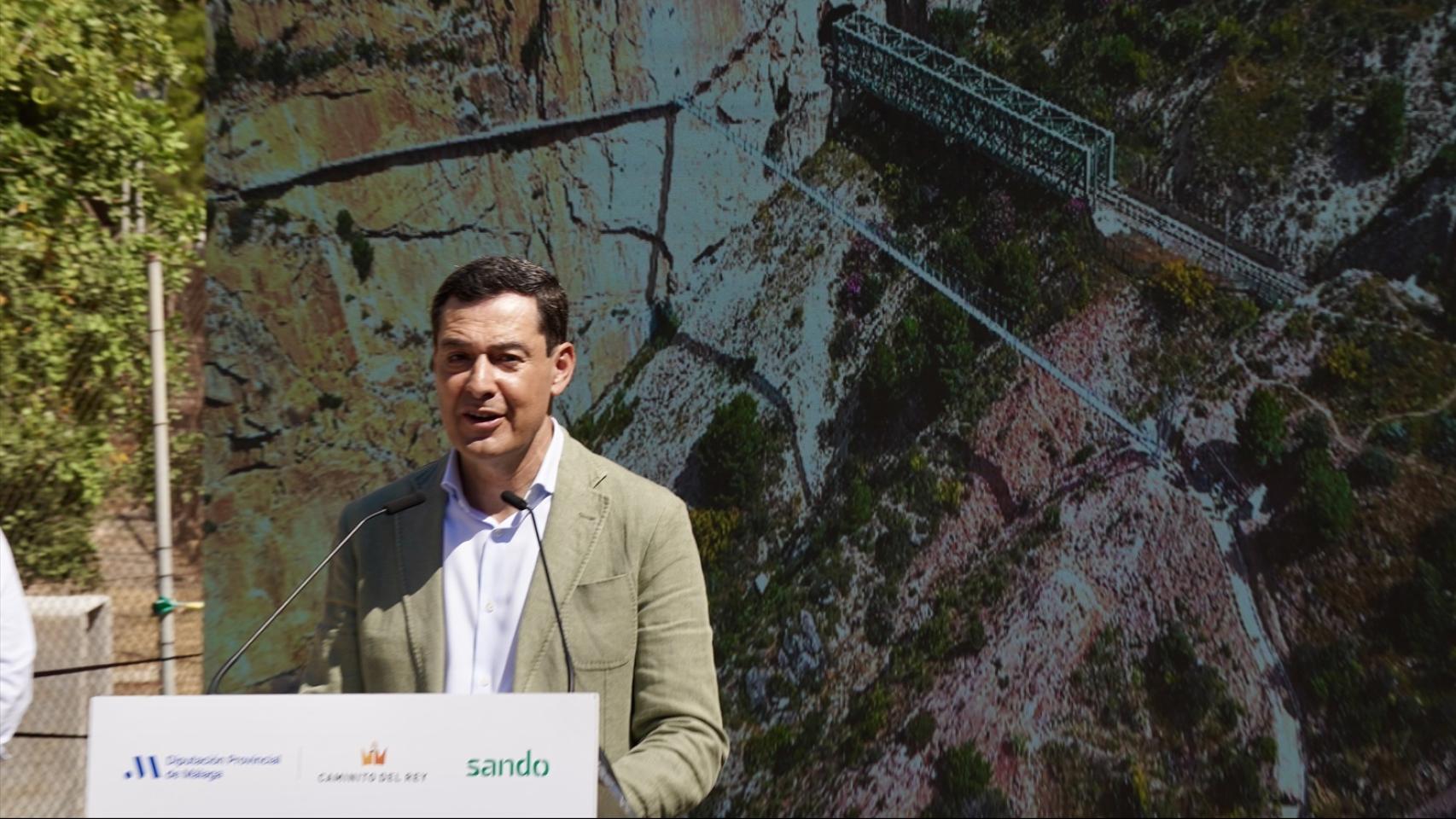 Arrancan formalmente las negociaciones para la Junta: PP y Vox se reúnen en "un clima de cordialidad" en el Parlamento