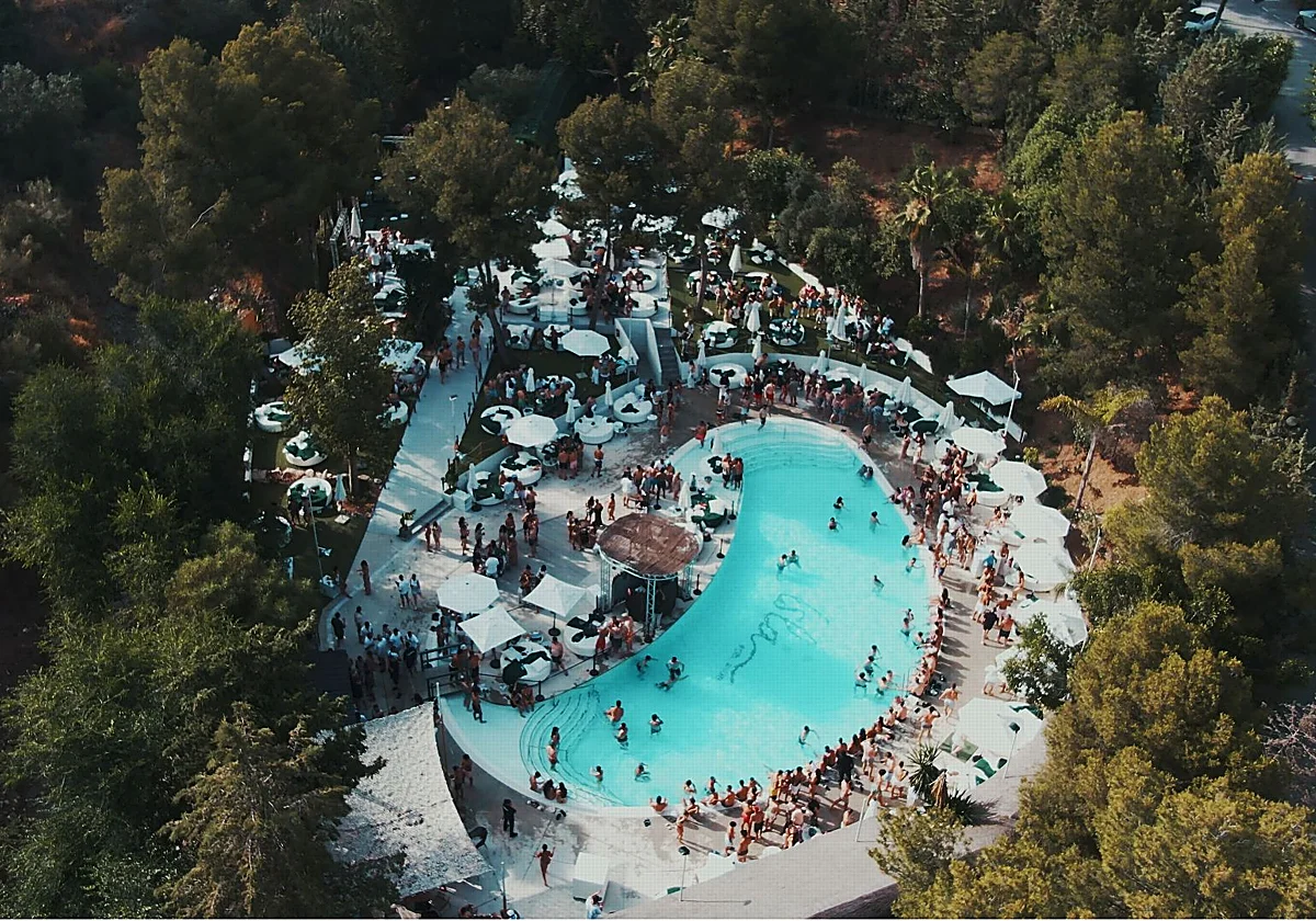 La Isla Pool Club, el único club de Málaga con piscina inaugura su tercera temporada