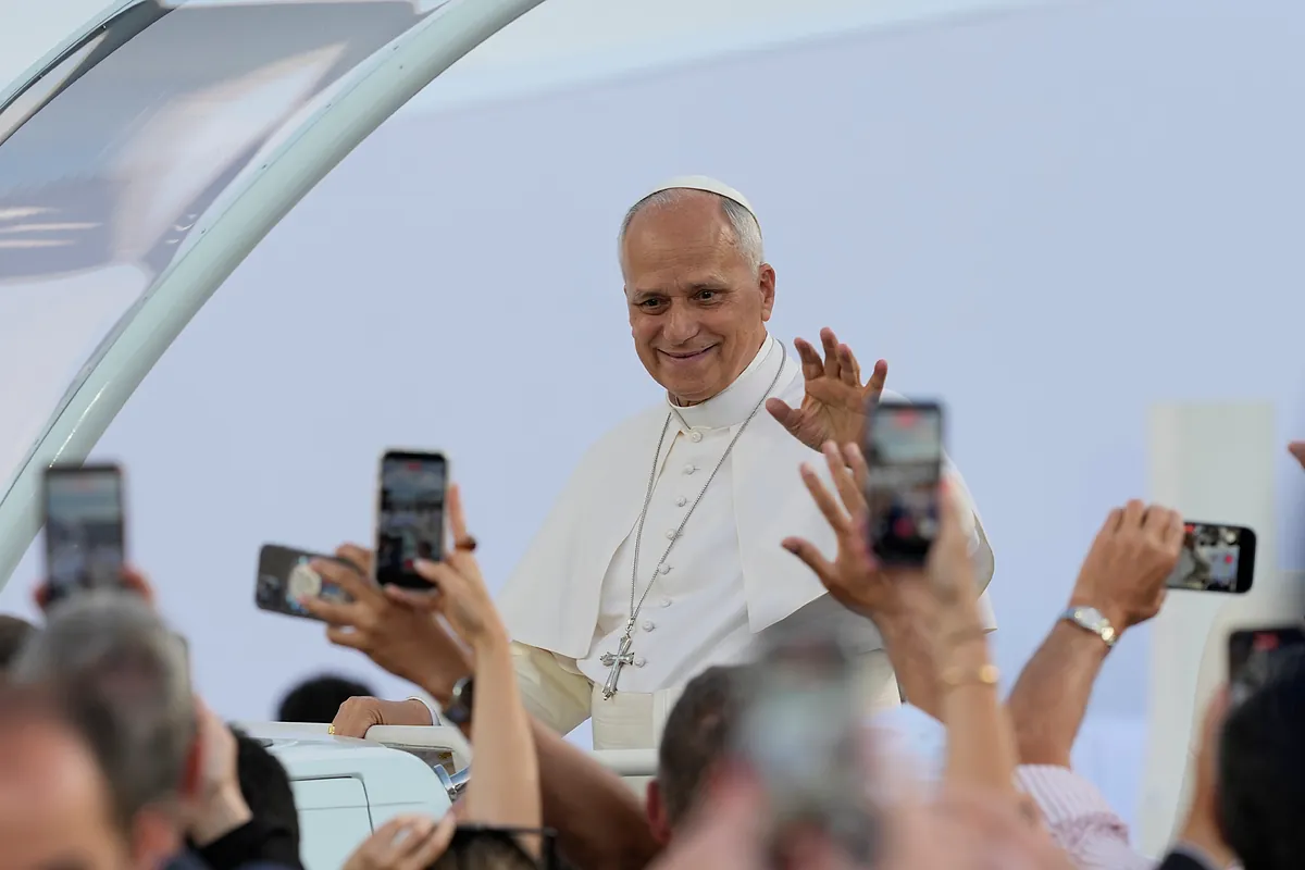 Los gestos del Papa en Barcelona: pide "unidad" en catalán y castellano y condena los feminicidios
