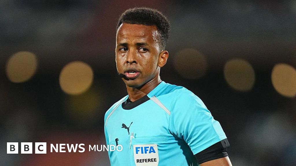 "Me interrogaron durante 11 horas": EE.UU. niega la entrada para el Mundial al "mejor árbitro africano del año"