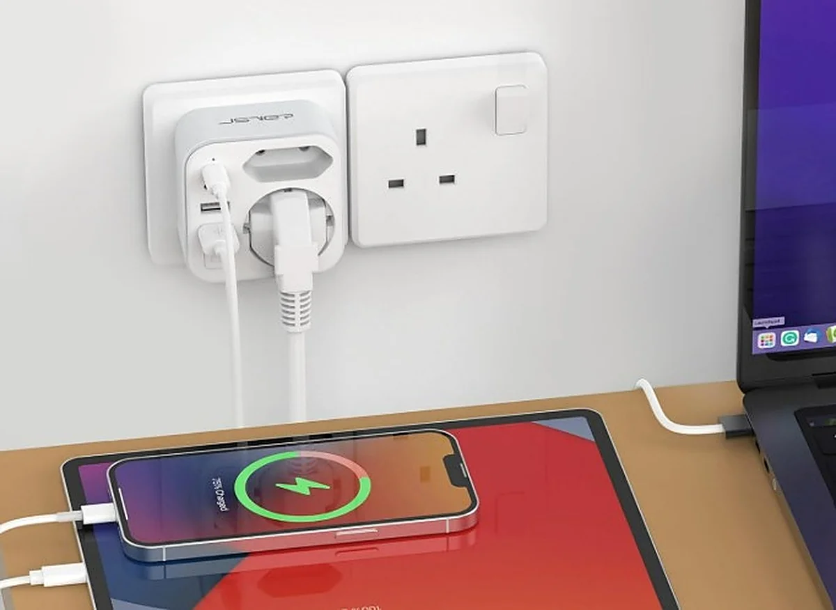Estos adaptadores universales para viajes funcionan en más de 200 países