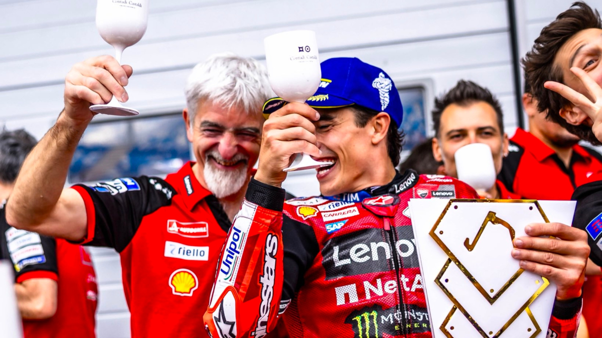El gurú de Ducati: "Marc Márquez tenía todas las de perder en el cuerpo a cuerpo con Acosta"