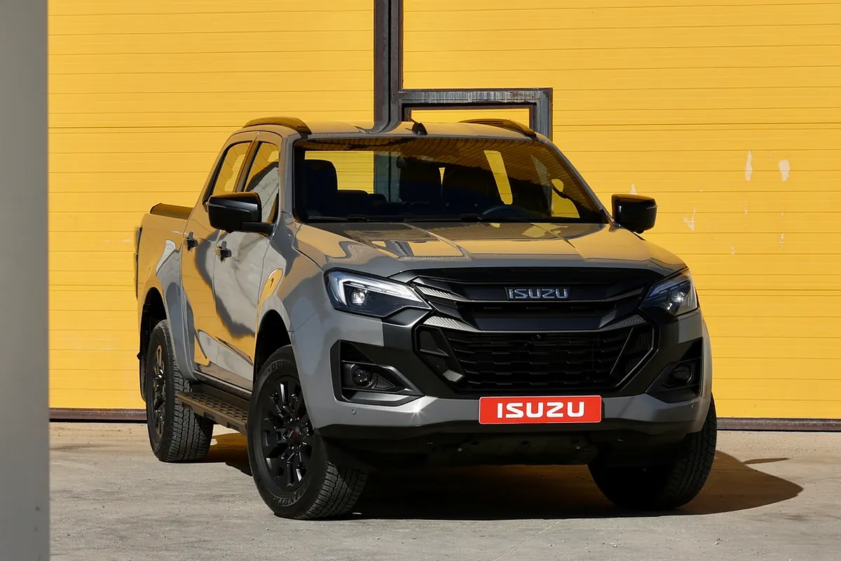 Isuzu renueva el D-Max, la 'pick-up' japonesa que se ha convertido en papamóvil de León XIV
