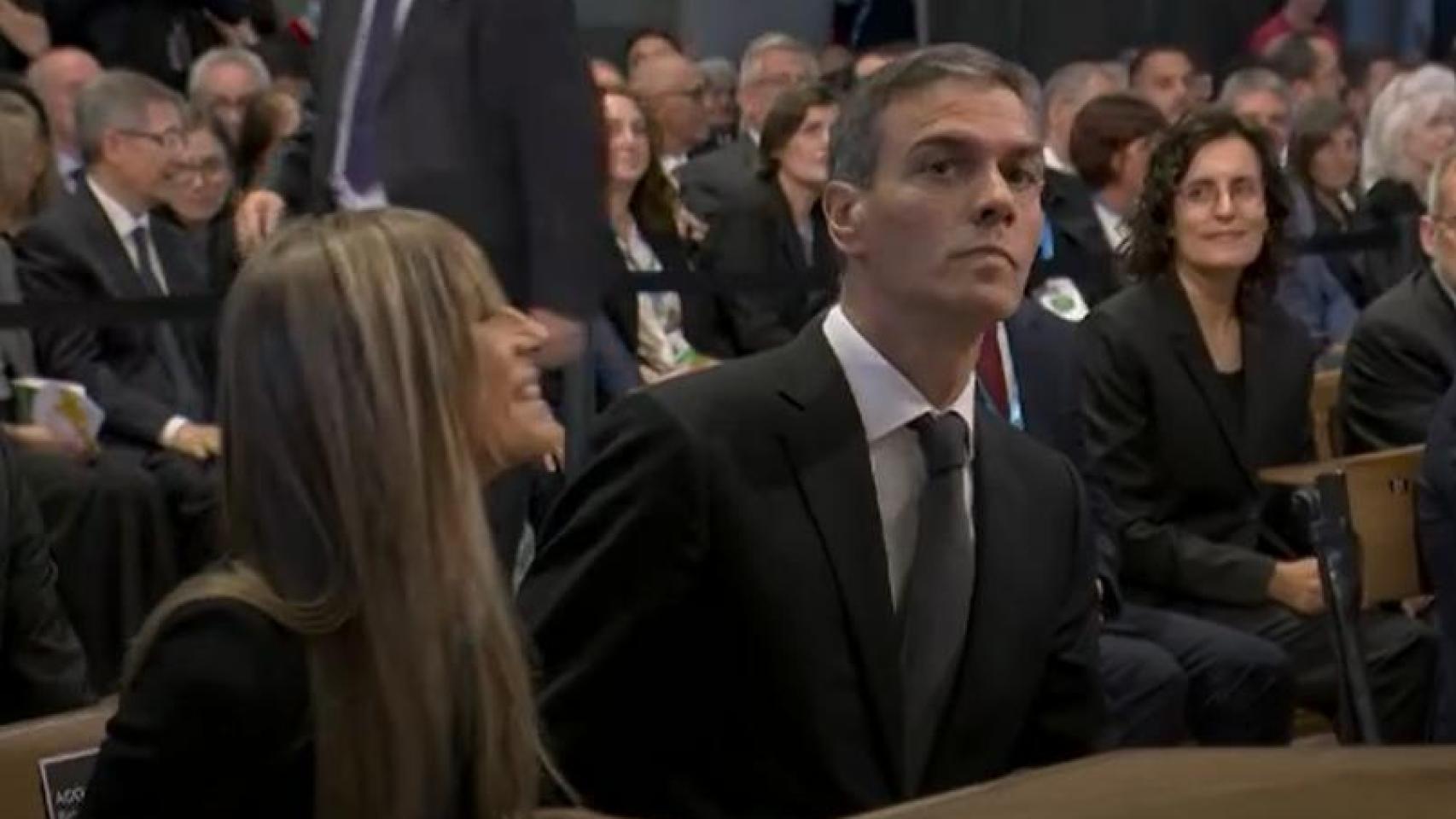 Sánchez, "ateo a secas", acude en Barcelona a su primera misa como presidente e intenta hacer ver que el Papa avala su política