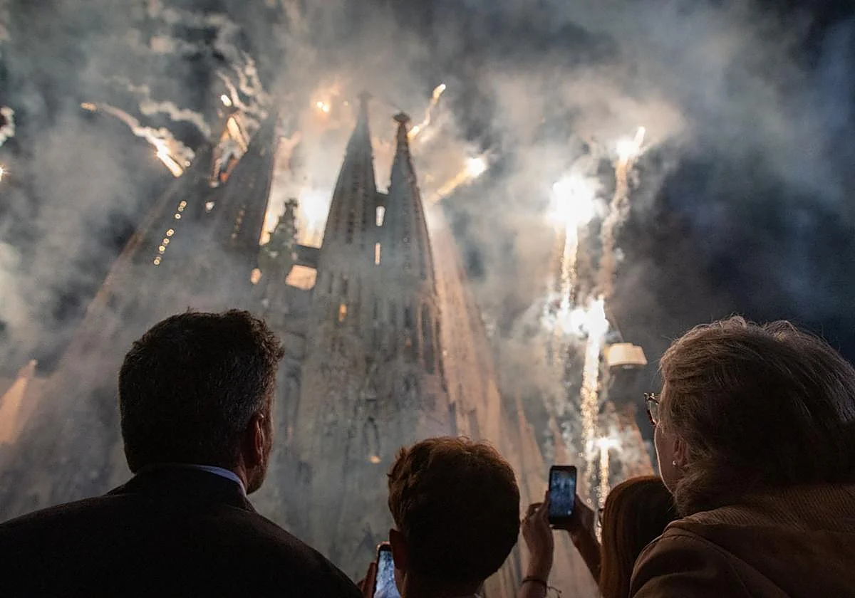 Barcelona se rinde al 'arquitecto de Dios'