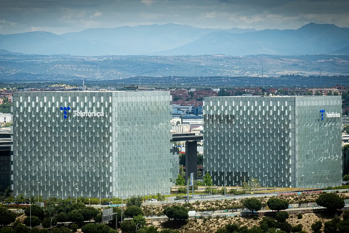 Telefónica bate a Orange y Vodafone en 'telecos' para Defensa