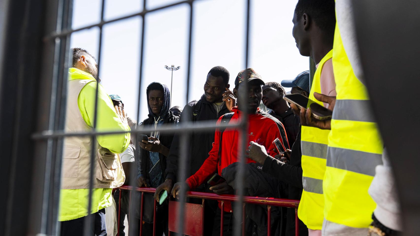 España incumple 8 de las 9 medidas para aplicar el Pacto de Migración y Asilo de la UE a 24 horas de que entre en vigor