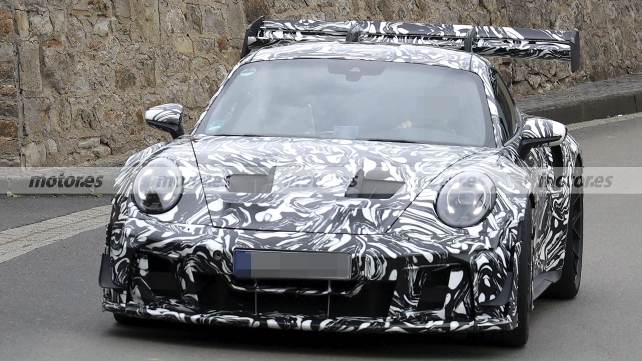 El Porsche 911 GT3 RS 2028 reaparece en estas fotos espía en Nürburgring y está más cambiado de lo esperado