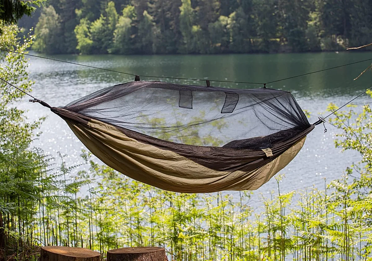 Estas hamacas con mosquitera son perfectas para los amantes del vivac y la naturaleza