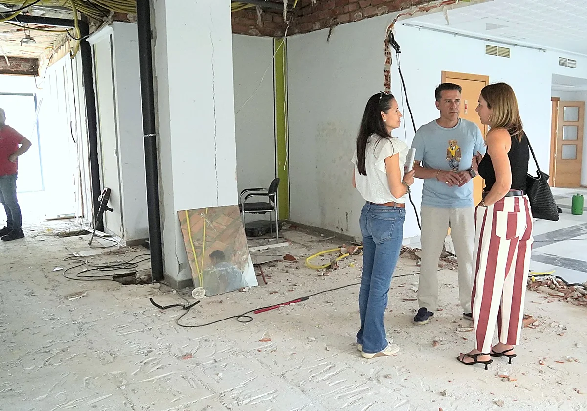 Torrox invierte 262.000 euros en renovar y ampliar el centro de mayores de la costa