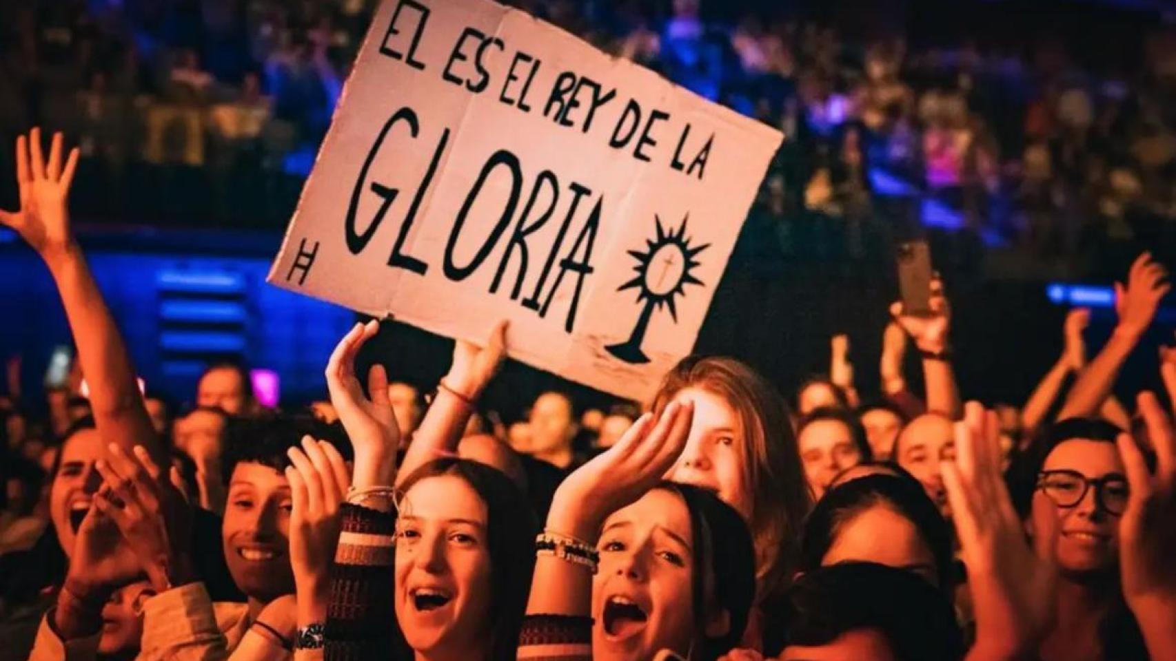 La izquierda, desconcertada con el auge de la fe: más jóvenes se declaran creyentes y la X de la Iglesia bate récords en la renta