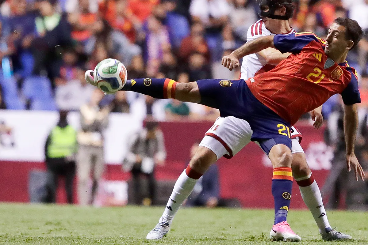 La Roja conquista las marcas dentro y fuera del campo