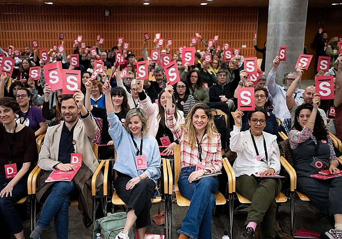 Sumar pide disculpas por sus tensiones internas y tilda al PSOE de «fábrica de decepción»