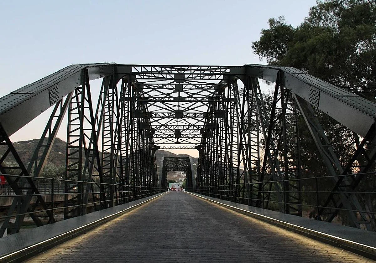 Diez heridos, entre ellos tres menores, en un accidente de tráfico en Cártama