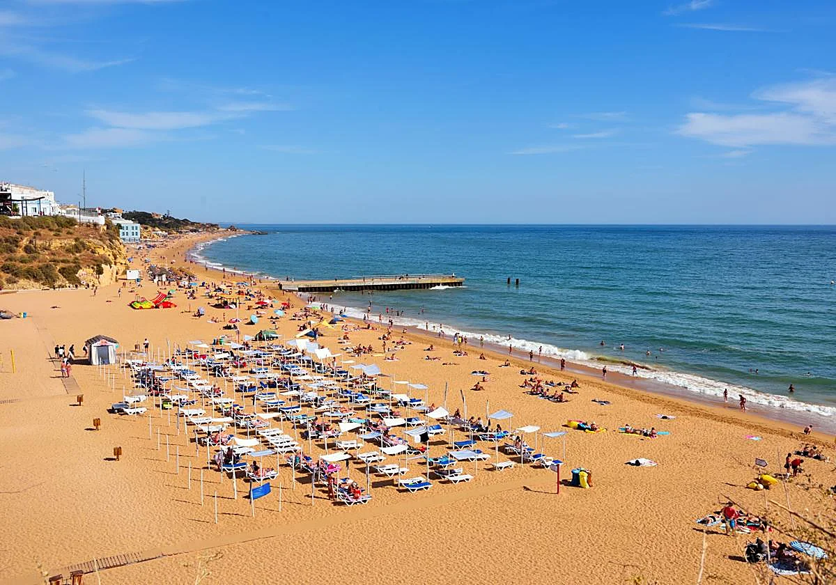 Search resumes for British tourist missing after going for a swim at Algarve beach