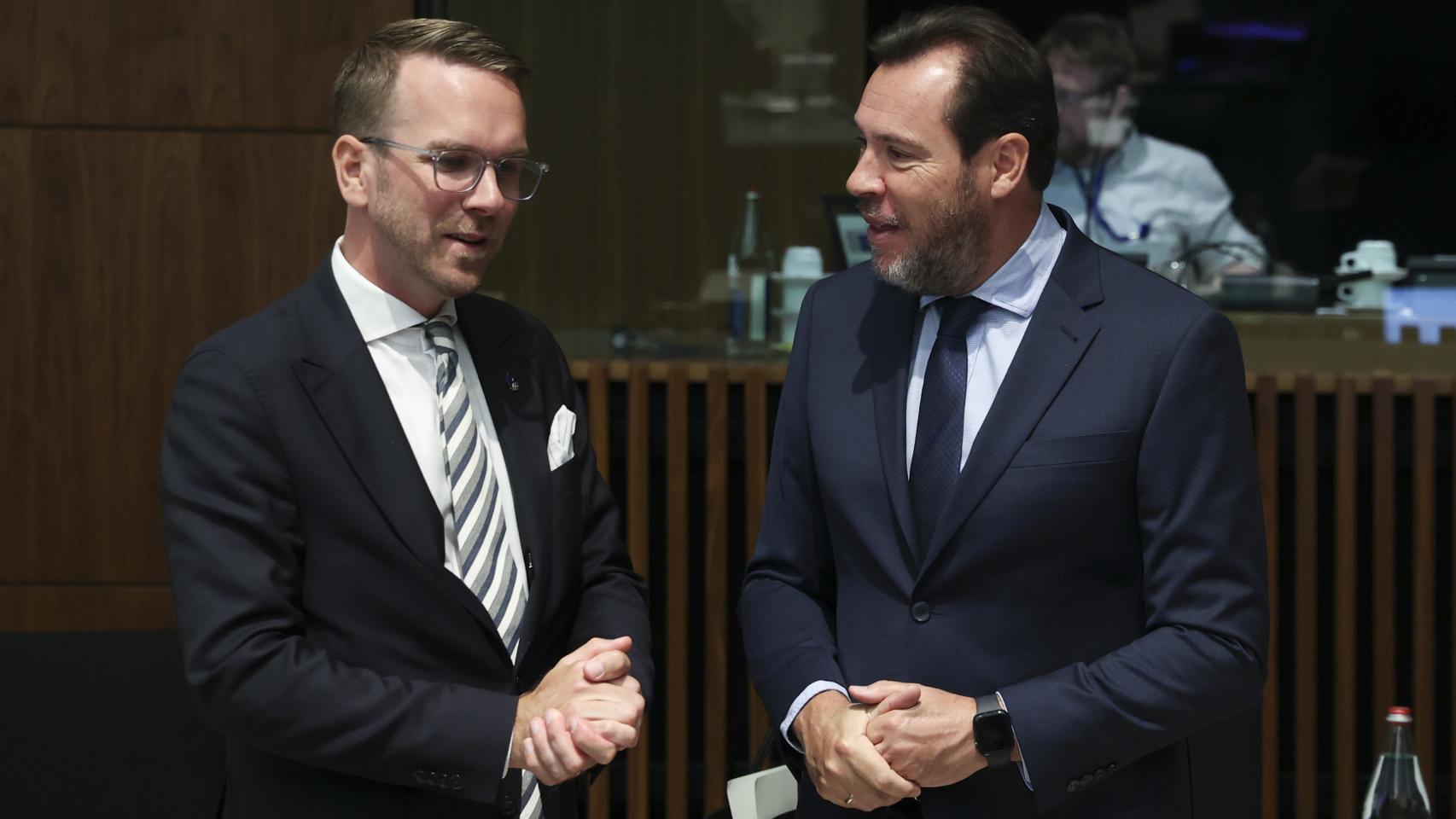 España vota contra el nuevo reglamento de derechos de los pasajeros aéreos por no blindar el equipaje de mano gratuito