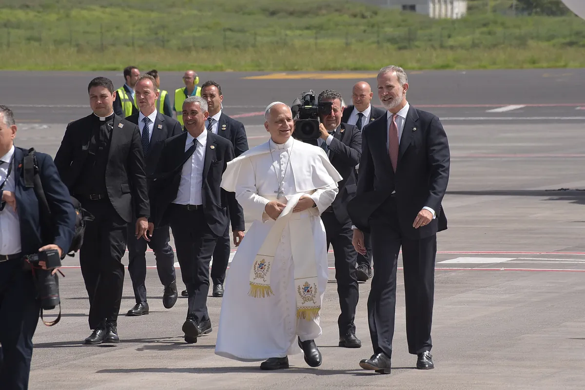 El Papa ya vuela hacia Roma con un avión del Ejército del Aire