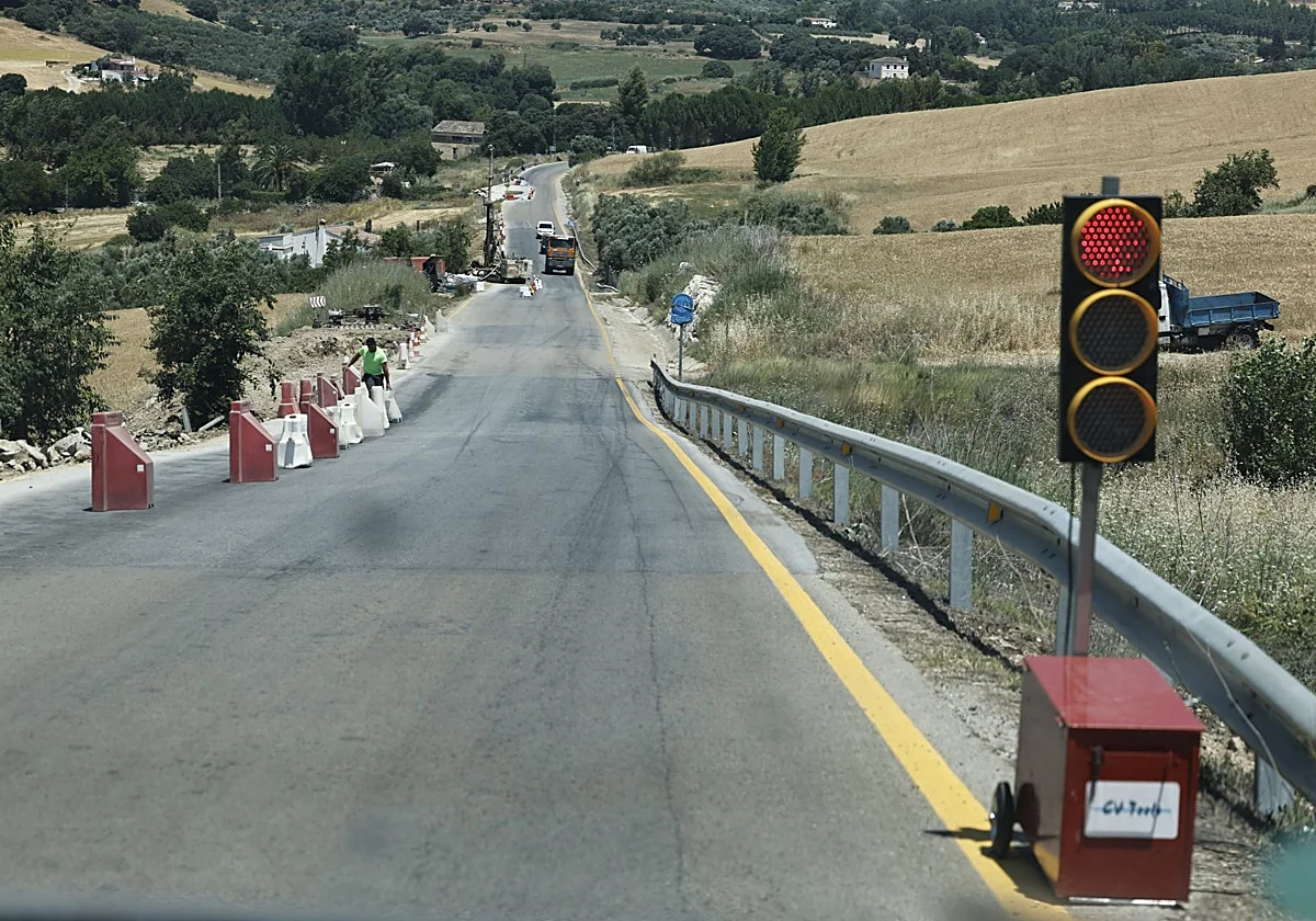 La carretera entre Ronda y Benaoján entra ya en obras para frenar sus deslizamientos