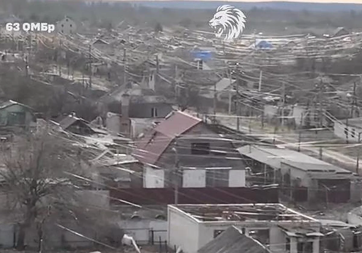 La telaraña de fibra óptica que muestra la crudeza de la guerra de drones en Ucrania