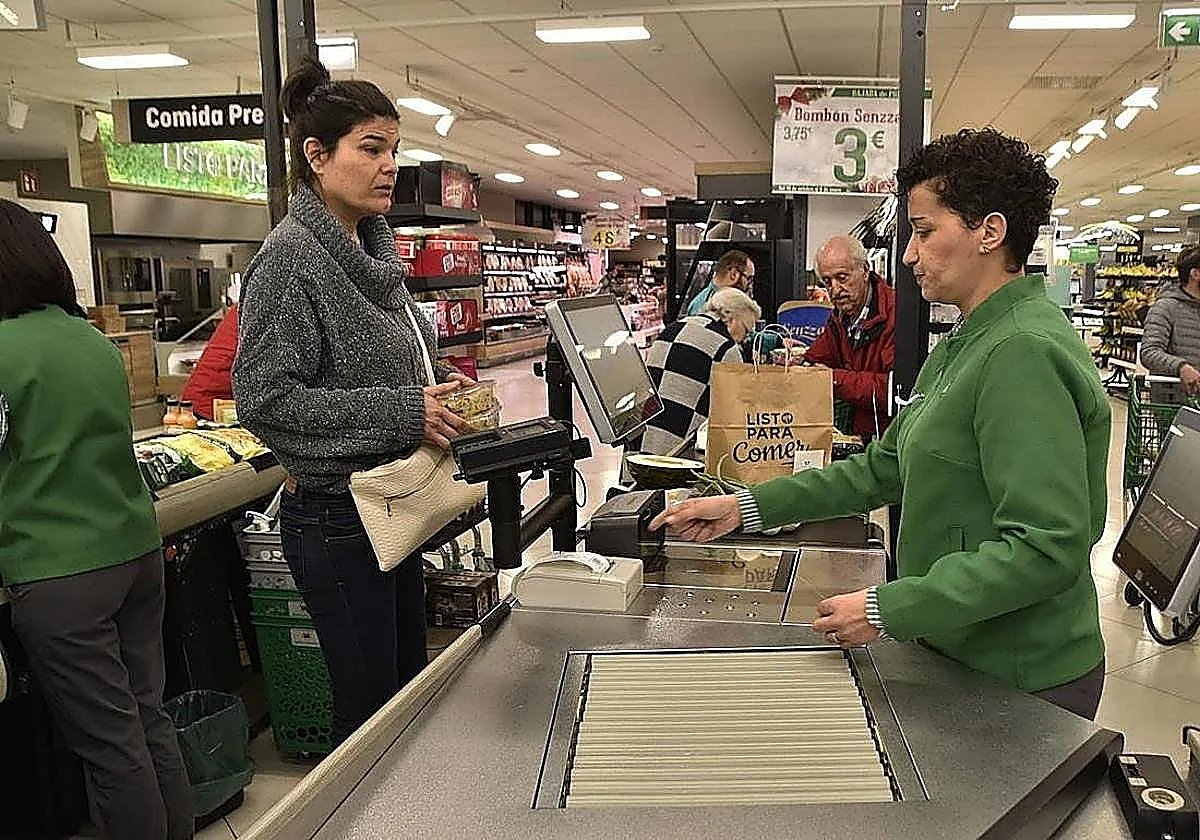 Mercadona abrirá sus supermercados los domingos y festivos de verano en municipios turísticos de Málaga