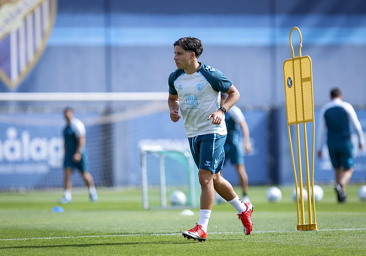 El Málaga trabaja con todos sus titulares en la víspera de la ida de la final contra el Almería