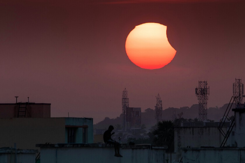 La astrónoma española que ha organizado sus vacaciones en torno al eclipse: "Cuando alguien de 91 años sigue acordándose, sabes que es algo especial"