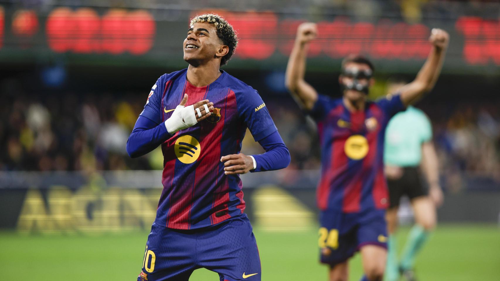 El Barça asalta La Cerámica, pone tierra de por medio con el Villarreal y cierra el año con el liderato de La Liga