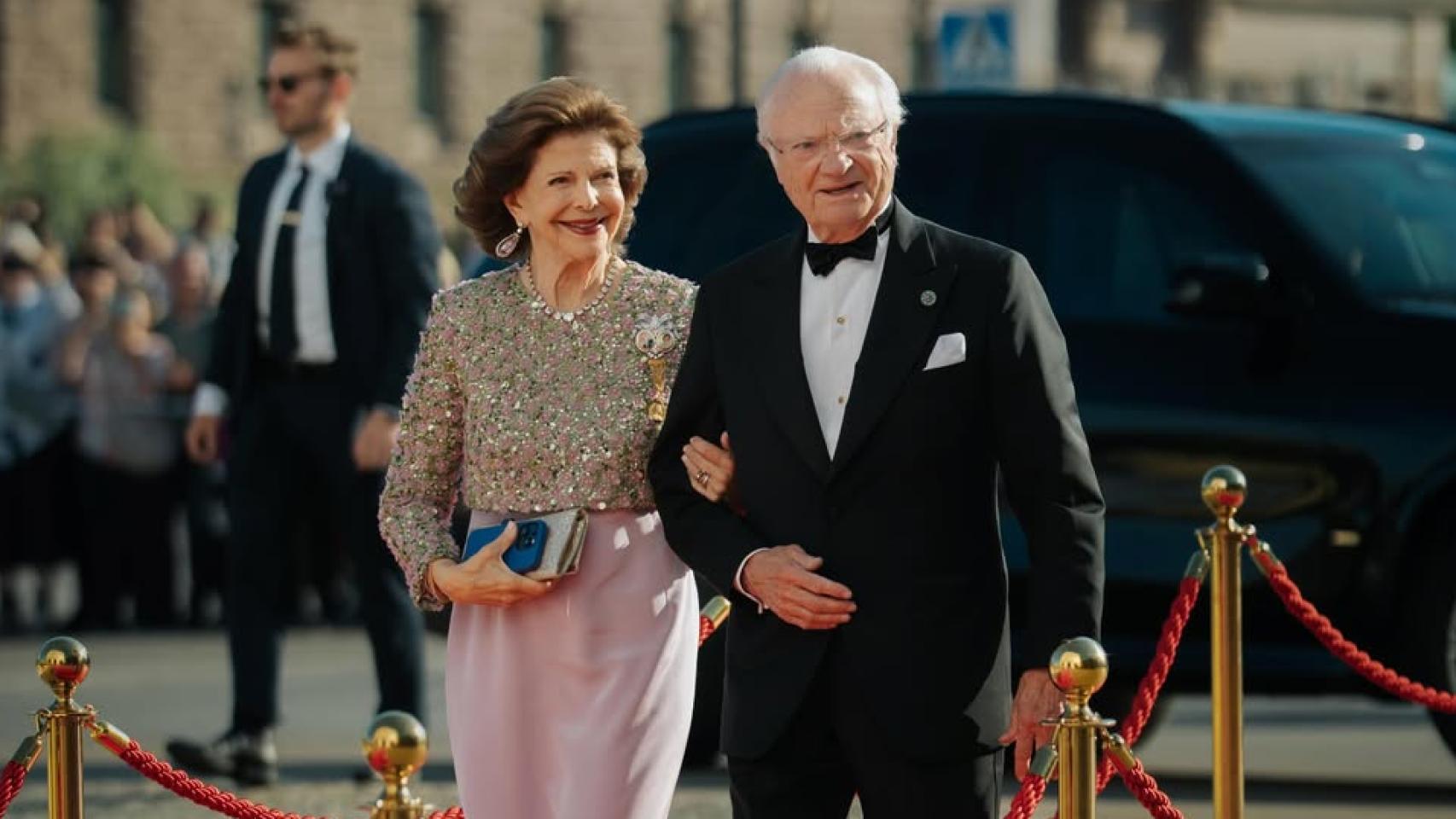 Los reyes Carlos Gustavo y Silvia de Suecia transforman el centro de Estocolmo en Hollywood en la fiesta de sus bodas de oro