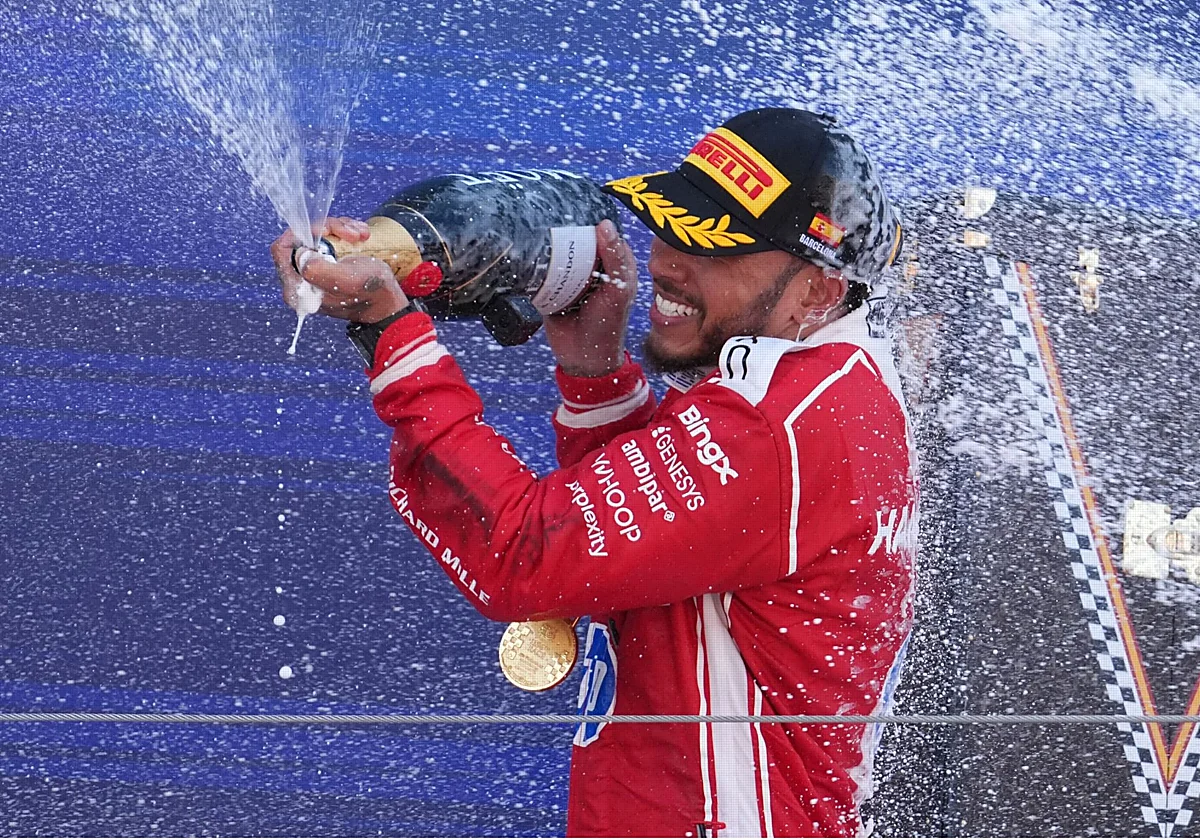 El abandono de Alonso propicia la primera victoria de Hamilton con Ferrari