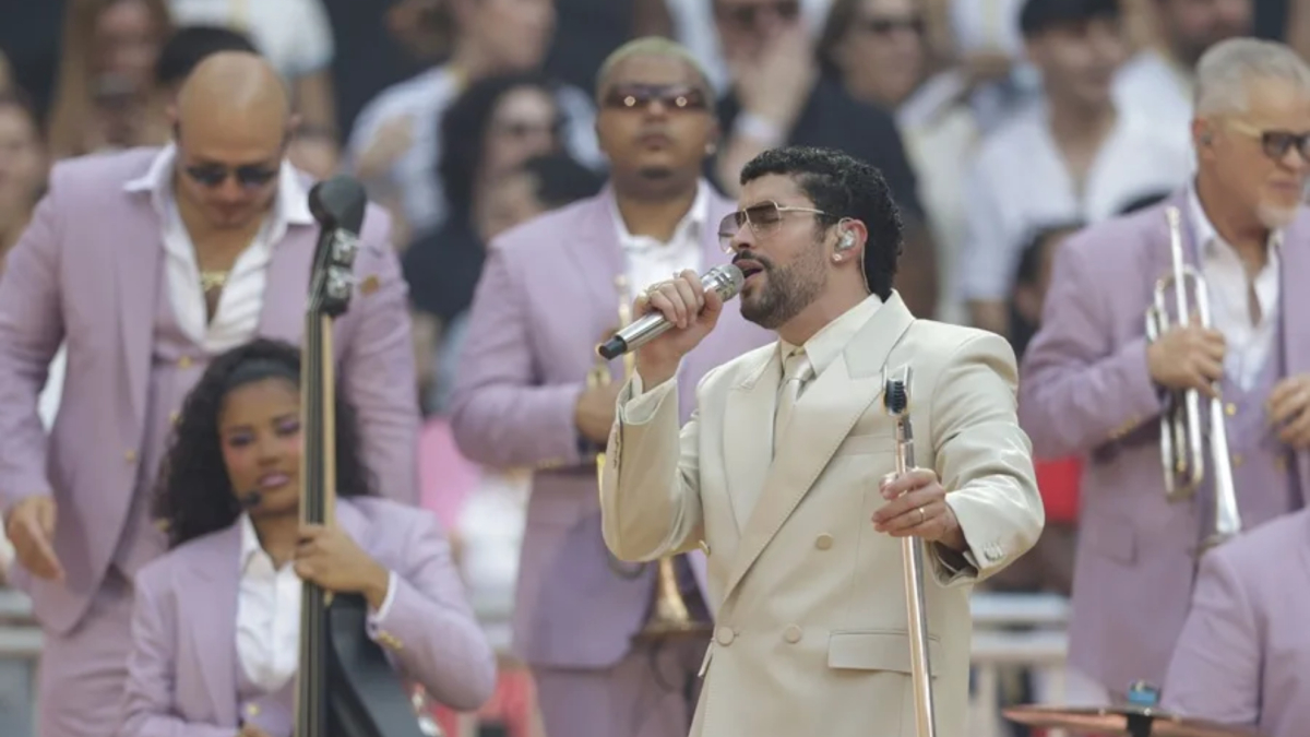 Carlos Alcaraz y RoRo acaparan todas las miradas en el penúltimo concierto de Bad Bunny en Madrid