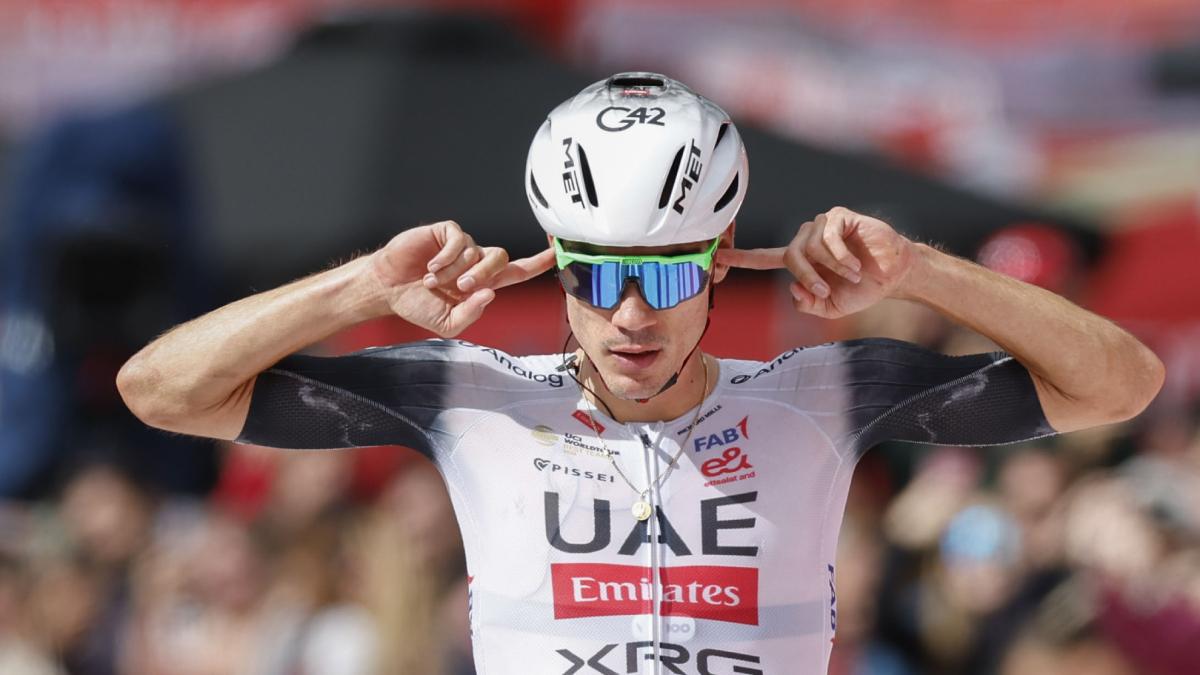 Desde UAE lanzan un duro veredicto sobre la estrella Juan Ayuso: "Definitivamente no es un jugador de equipo"