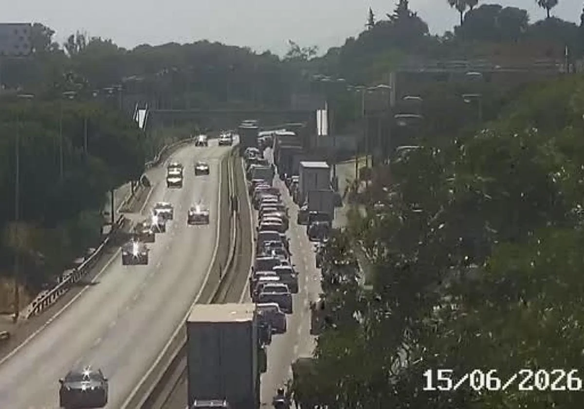 Un accidente en la A-7 a la altura de Marbella deja siete kilómetros de retenciones