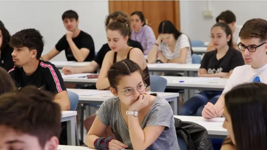 Los colegios de Madrid con la mejor nota en la PAU en este 2026: Valeria sacó un 13,99, Elena es la segunda mejor...